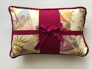 Lumbar Pillow - Red Bow Present