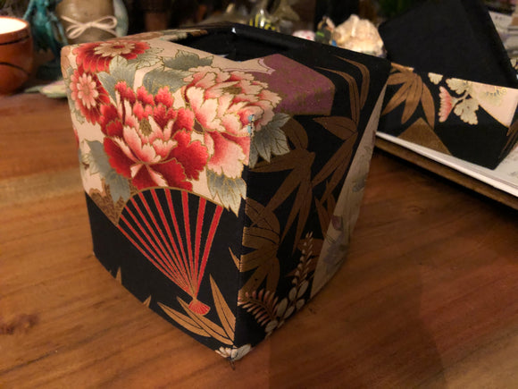 Art Bubbles tissue box - Asian Fans and Gold Leaves